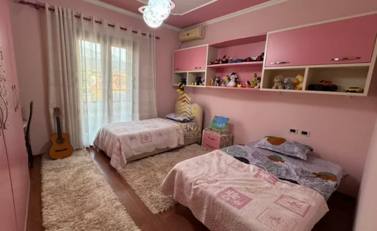 Tirane, jepet me qera apartament 2+1+Ballkon Kati 2, 145 m² 500 € (Allias)