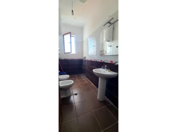Tirane, jepet me qera apartament 1+1 Kati 7, 67 m² 300 € (RRUGA JORDAN MISJA)