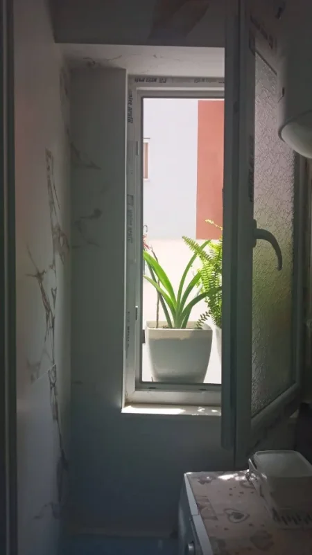 Tirane, shitet garsonier 1+1 Kati 2, 30 m² 57.000 € (Pranë Tregut Ushqimor dhe Xhamisë së Selitës)