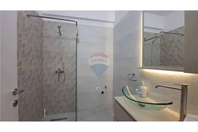 Vlore - Lungomare, shitet apartament 2+1 Kati 5, 99 m² 225.000 € (Rruga Reshat Osmani, Vlore)