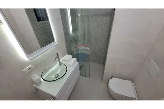 Vlore - Lungomare, shitet apartament 2+1 Kati 5, 99 m² 225.000 € (Rruga Reshat Osmani, Vlore)