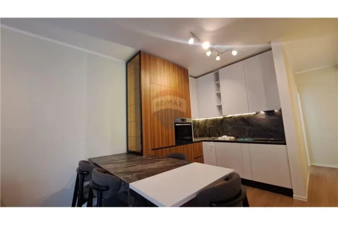 Vlore - Lungomare, shitet apartament 2+1 Kati 5, 99 m² 225.000 € (Rruga Reshat Osmani, Vlore)