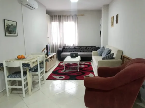 Tirane, jepet me qera apartament 1+1 Kati 4, 60 m² 490 € (Komisariati Nr.4)