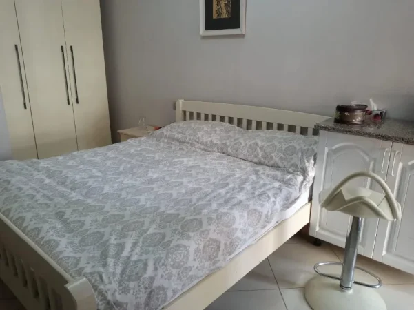 Tirane, jepet me qera apartament 1+1 Kati 4, 60 m² 490 € (Komisariati Nr.4)