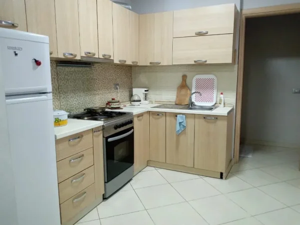 Tirane, jepet me qera apartament 1+1 Kati 4, 60 m² 490 € (Komisariati Nr.4)