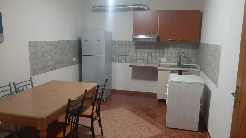 Tirane, jepet me qera apartament 2+1 Kati 2, 90 m² 550 € (Rruga e Elbasanit)