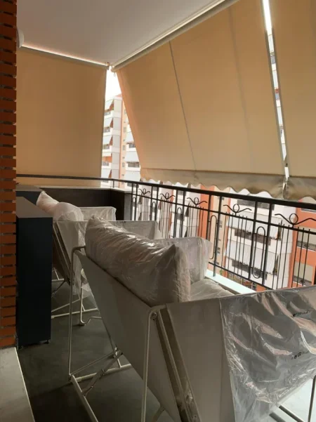 Tirane, jepet me qera apartament 1+1+Ballkon Kati 5, 79 m² 1.200 € (Kompleksi Delijorgji)