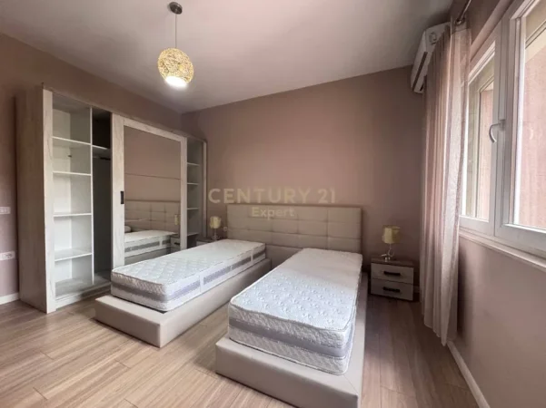 Tirane, shitet apartament 2+1+Ballkon , 118 m² 240.000 € 