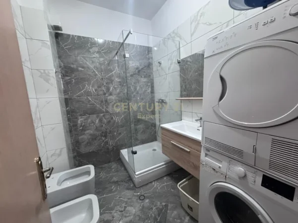 Tirane, shitet apartament 2+1+Ballkon , 118 m² 240.000 € 