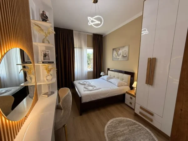 Tirane, jepet me qera apartament 1+1