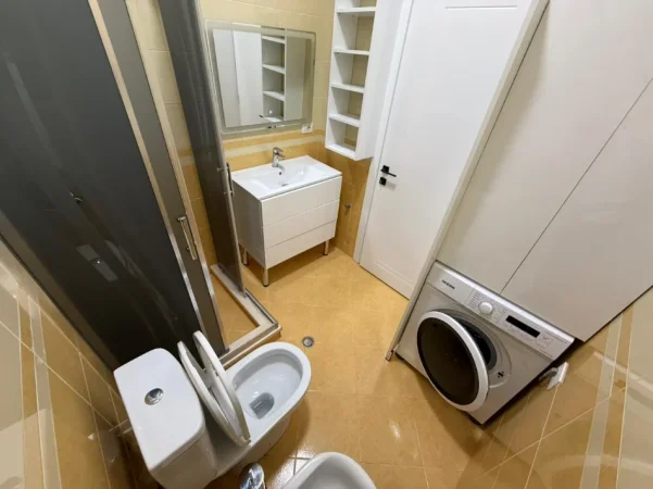 Tirane, jepet me qera apartament 1+1