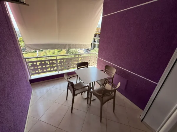 Tirane, jepet me qera apartament 1+1