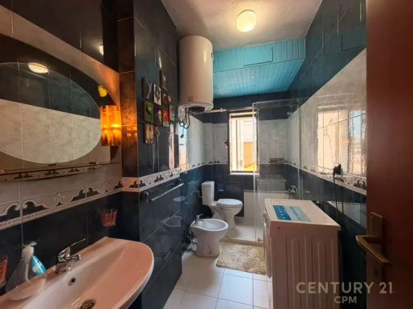 Tirane, jepet me qera apartament 1+1 Kati 3, 88 m² 650 € (Sheshi Willson)