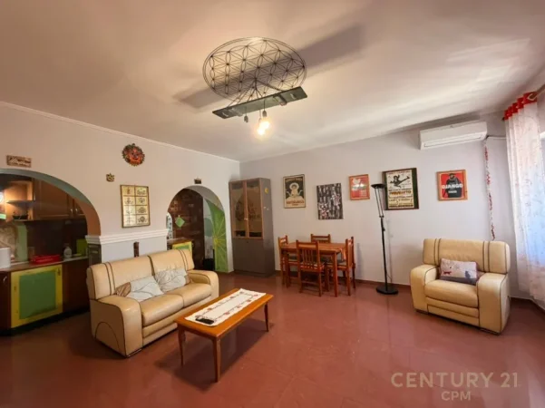 Tirane, jepet me qera apartament 1+1 Kati 3, 88 m² 650 € (Sheshi Willson)