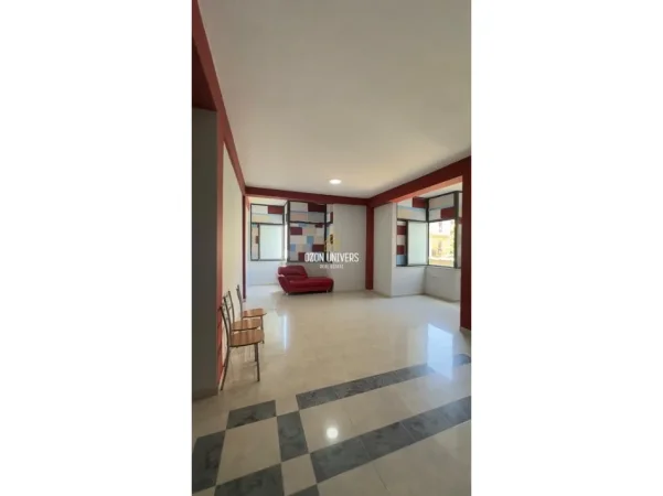 Tirane, jepet me qera ambjent biznesi Kati 1, 120 m² 950 € (Rruga e Kavajës Tirana, Albania)
