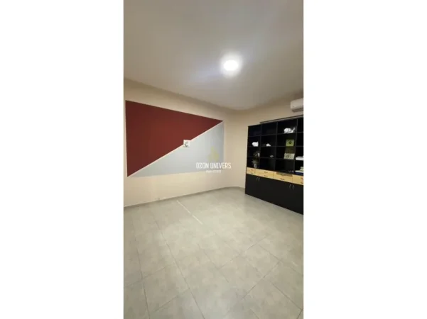 Tirane, jepet me qera ambjent biznesi Kati 1, 120 m² 950 € (Rruga e Kavajës Tirana, Albania)