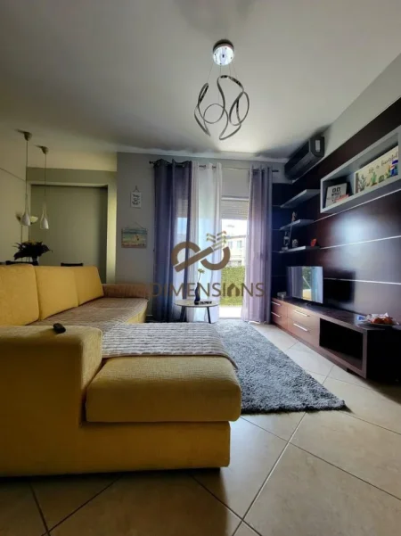 Tirane, jepet me qera apartament 1+1+Ballkon Kati 3, 60 m² 500 € (ali demi)