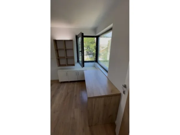 Tirane, shes 4+1+Ballkon , 290 m² 700.000 € 