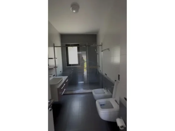Tirane, shes 4+1+Ballkon , 290 m² 700.000 € 