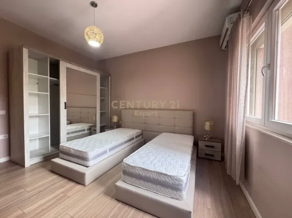 Tirane, shitet apartament 2+1+Ballkon Kati 2, 118 m² 240.000 € (Liqeni i Thate)
