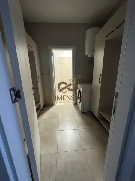 Tirane, jepet me qera apartament 1+1+Ballkon Kati 4, 86 m² 600 € (ali demi)