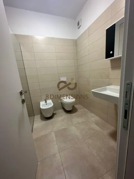 Tirane, jepet me qera apartament 1+1+Ballkon Kati 4, 86 m² 600 € (ali demi)