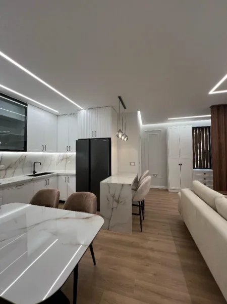Tirane, jepet me qera apartament 2+1 Kati 5, (Selvia)