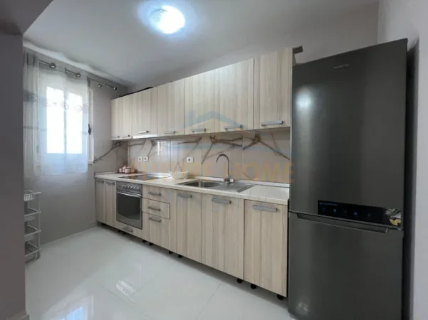 Tirane, jepet me qera apartament 1+1+Ballkon Kati 1, 54 m² 480 € (Ali demi)