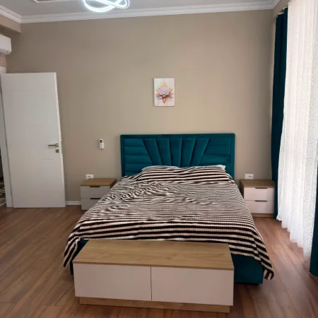 Tirane, jepet me qera apartament 2+1 Kati 1, 115 m² 800 € (rruga e dibres)