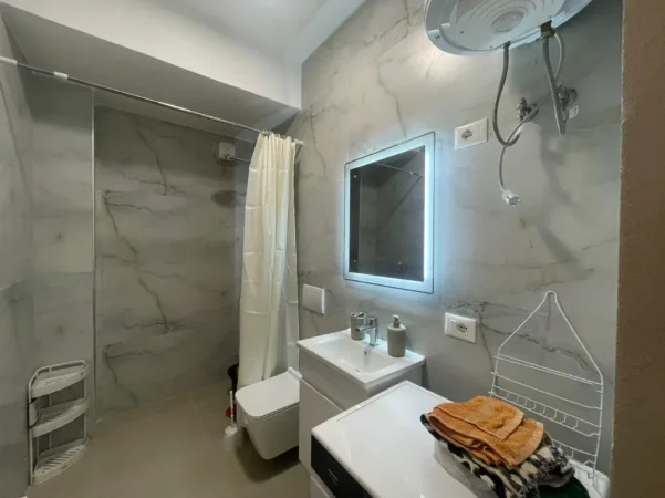 Tirane, jepet me qera apartament 1+1 Kati 0, 450 € (Fusha Ali Demi)