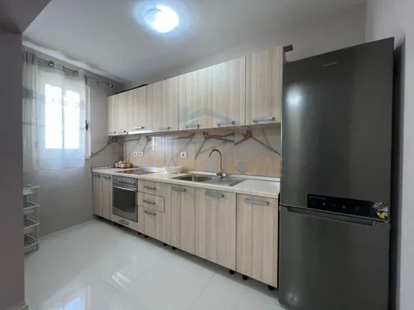 Tirane, jepet me qera apartament 1+1 Kati 1, 54 m² 480 € (ALIDEMI , Kompleksi Mangalem)