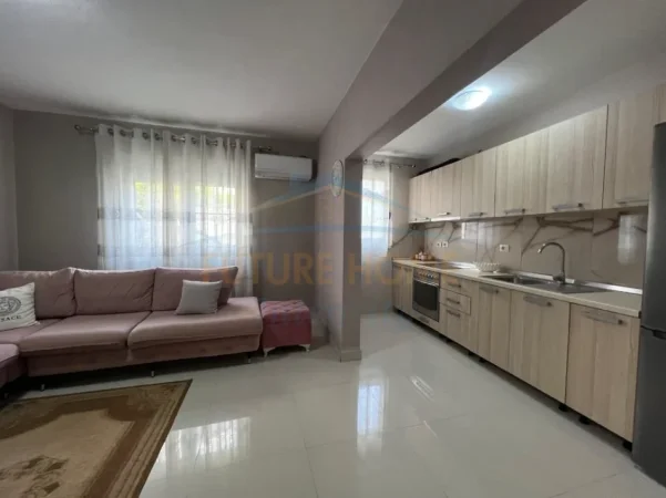 Tirane, jepet me qera apartament 1+1 Kati 1, 54 m² 480 € (ALIDEMI , Kompleksi Mangalem)