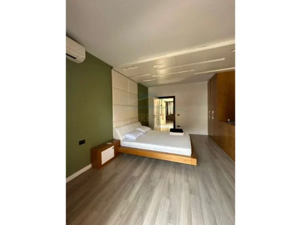 Shitet, Apartament 1+1, 21 Dhjetori, Tiranë 0696069906