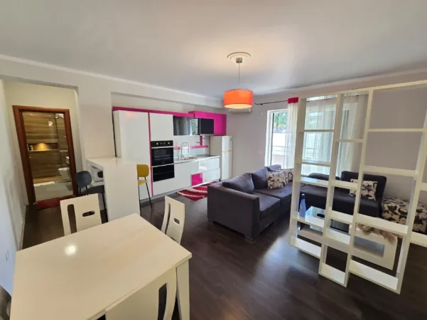 Tirane, jepet me qera apartament 1+1+Ballkon Kati 2, 72 m² 600 € (Kodra e Diellit 1)