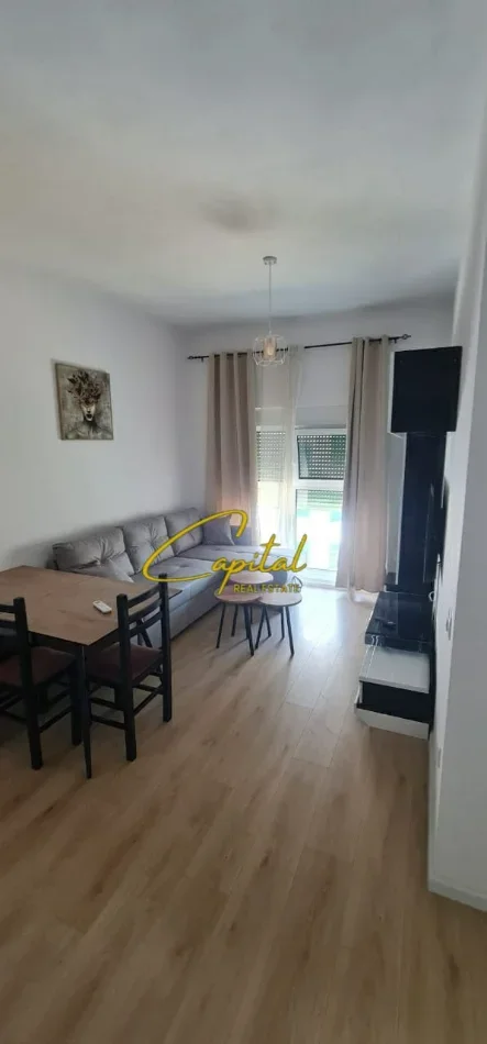 Tirane, jepet me qera apartament 2+1 Kati 5, 72 m² 500 € (ALI DEMI)