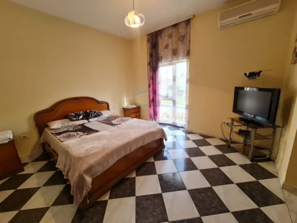 Qira, Vilë 3-katëshe, Komplesi Grand,Ish-Tregu Elektrik 0696069906