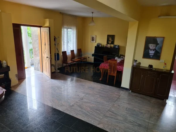 Qira, Vilë 3-katëshe, Komplesi Grand,Ish-Tregu Elektrik 0696069906