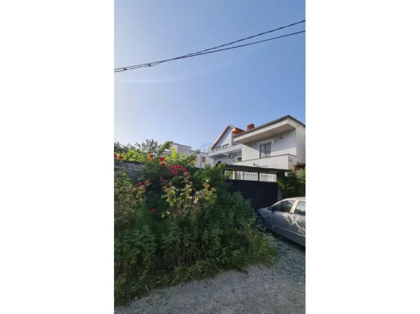Qira, Vilë 3-katëshe, Komplesi Grand,Ish-Tregu Elektrik 0696069906