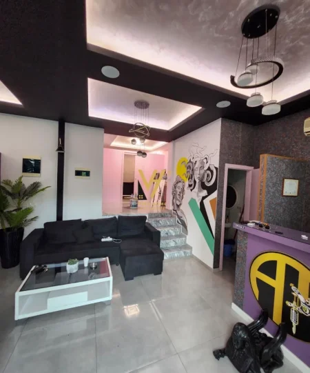 Tirane, jepet me qera dyqan Kati 0, 47 m² 500€ (ALI DEMI)