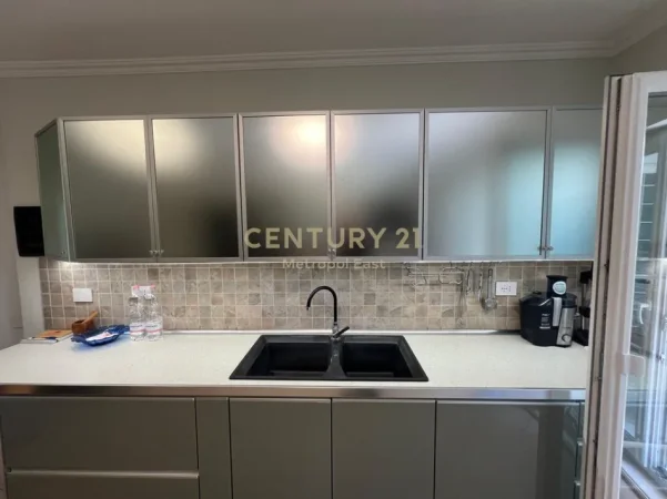 Tirane, jepet me qera apartament Vile 3 Katshe Kati 3, 296 m² 4.200 € 