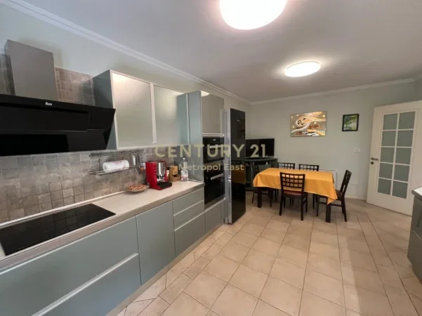 Tirane, jepet me qera apartament Vile 3 Katshe Kati 3, 296 m² 4.200 € 