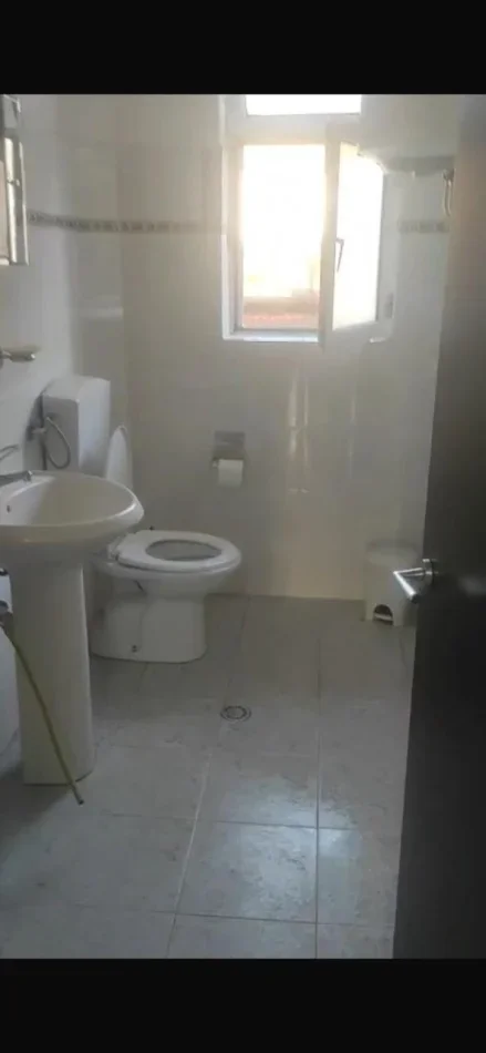 Tirane, jepet me qera apartament 1+1 Kati 3, 70 m² 350 € (Xhamlliku)