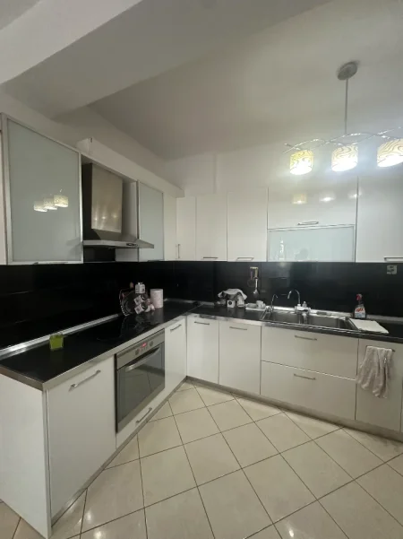 Tirane, jepet me qera apartament 1+1 Kati 3, 350 € (Astir)