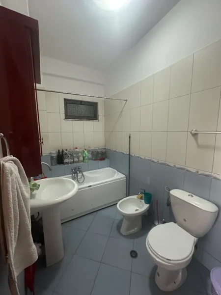 Tirane, jepet me qera apartament 1+1 Kati 3, 350 € (Astir)