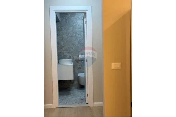 Tirane, jepet me qera apartament 1+1 , 43 m² 