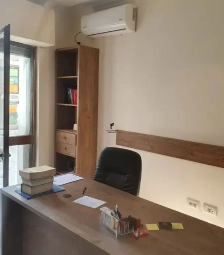 Tirane, jepet me qera zyre Kati 0, 40 m² 450 € (MINE PEZA)