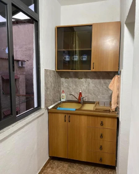 Tirane, jepet me qera apartament 2+1 , 80 m² 650 € (Rruga Shyqyri Ishmi)