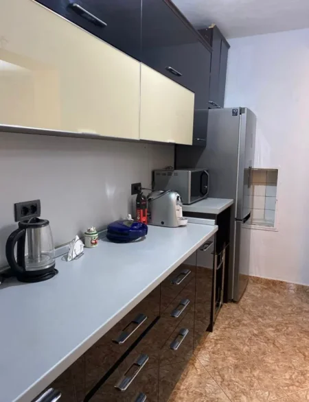 Tirane, jepet me qera apartament 2+1 , 80 m² 650 € (Rruga Shyqyri Ishmi)