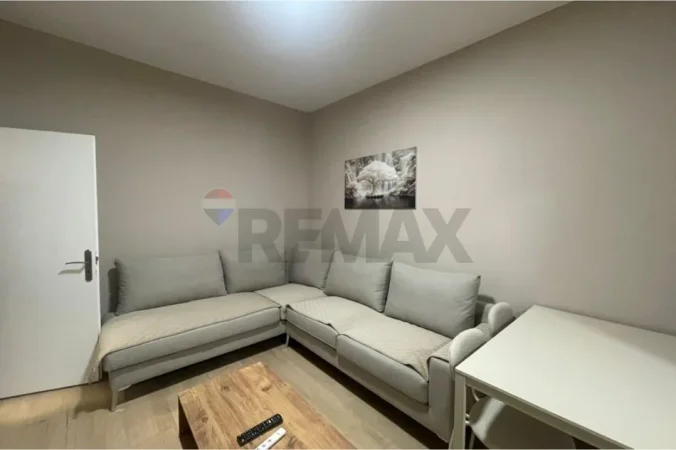 Tirane, jepet me qera apartament 1+1 Kati 0, 50 m² 