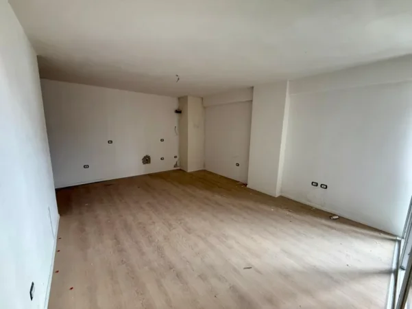 Tirane, shitet apartament 2+1 Kati 9, 91 m² 155.700 € (ish fusha e aviacionit)